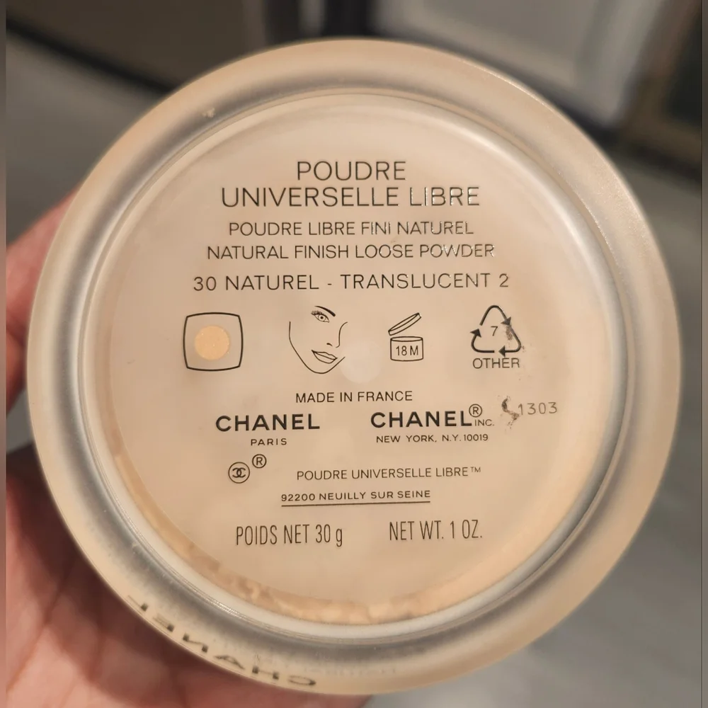 CHANEL Poudre Universelle Libre - Black and Cream - Picture 3 of 5